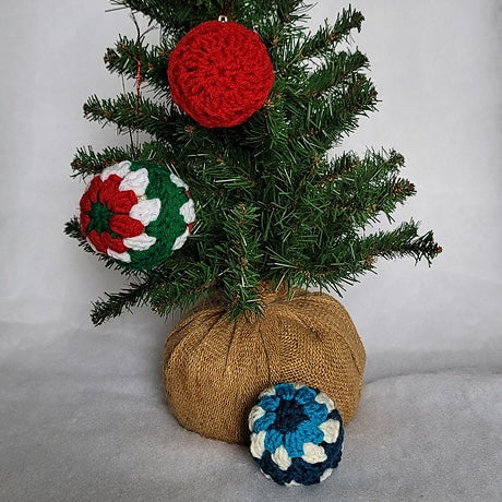 Granny Bauble | Easy Crochet Christmas Ornament Pattern