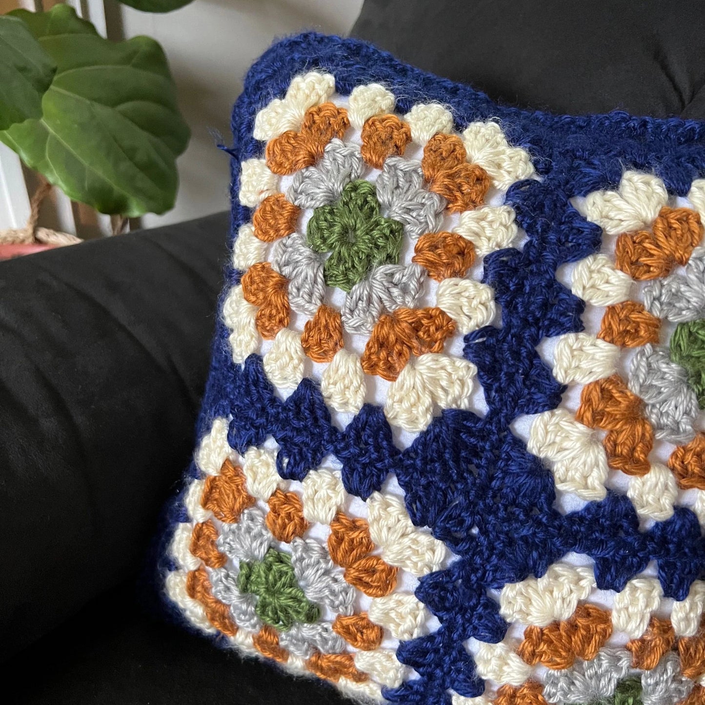 PDF Granny's 4-Square Pillow Crochet Pattern. Granny Square Cushion pattern made with Worsted Yarn. Beginner Easy Throw Cushion pattern