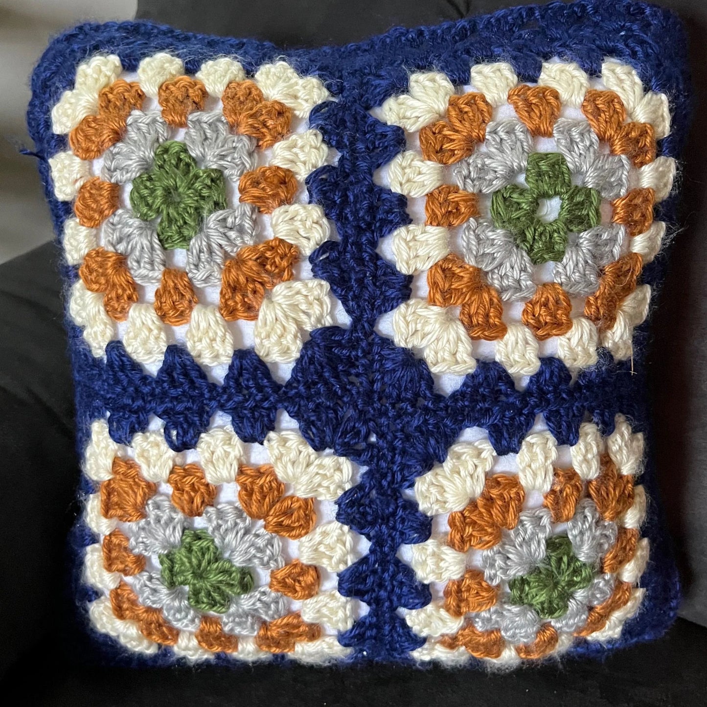 PDF Granny's 4-Square Pillow Crochet Pattern. Granny Square Cushion pattern made with Worsted Yarn. Beginner Easy Throw Cushion pattern