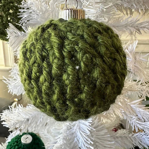 5 Holiday pattern BUNDLE: Christmas Crochet PATTERNS PDF - Easy Projects for Crocheters. Beginner friendly crochet pattern set