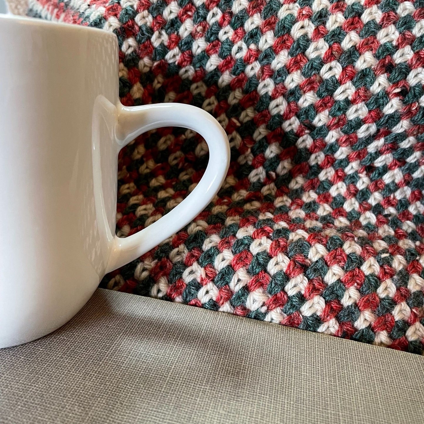 Easy Christmas Afghan Crochet Pattern | Cozy Blanket Lapghan | Moss Stitch