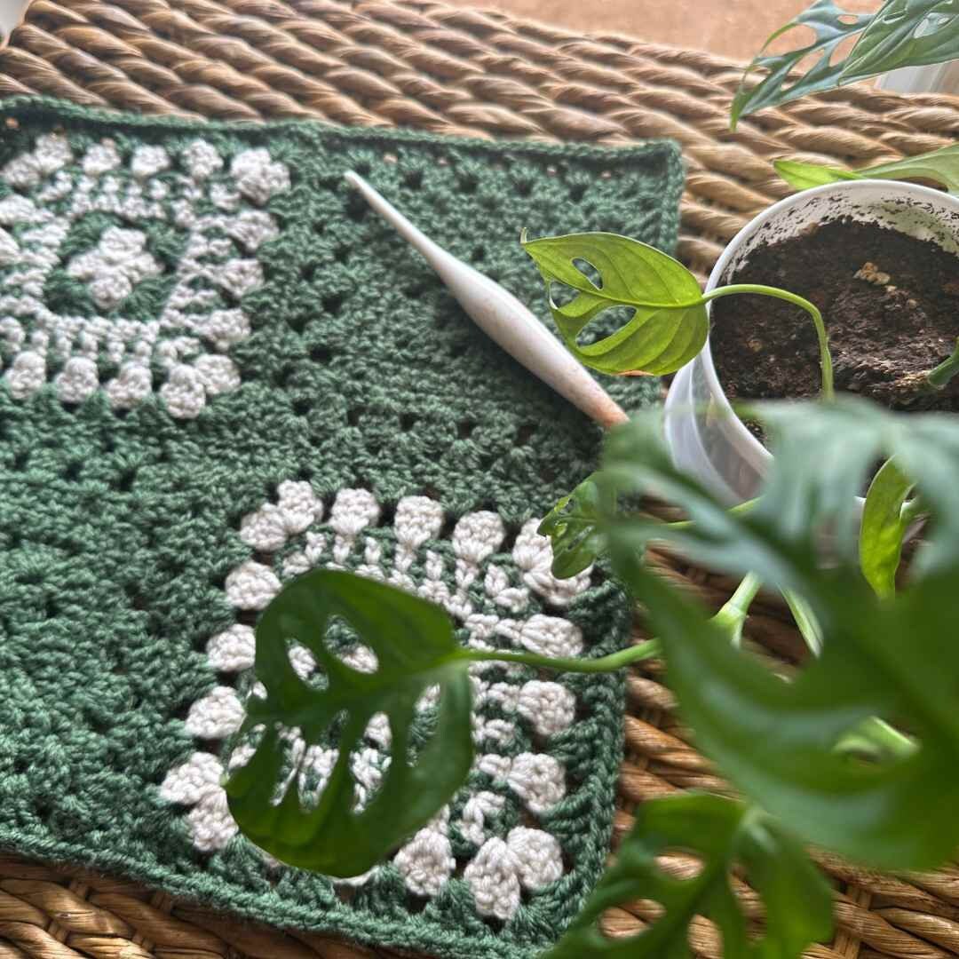 Elegant Granny Square Crochet Pattern PDF - Intermediate Aran Yarn