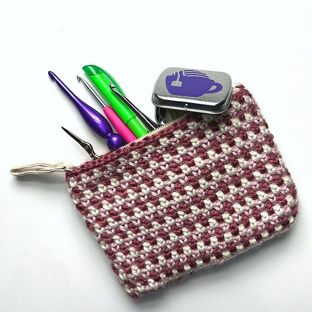 No-Sew Zipper Pouch Crochet Pattern PDF - Moss Stitch - Notions Bag