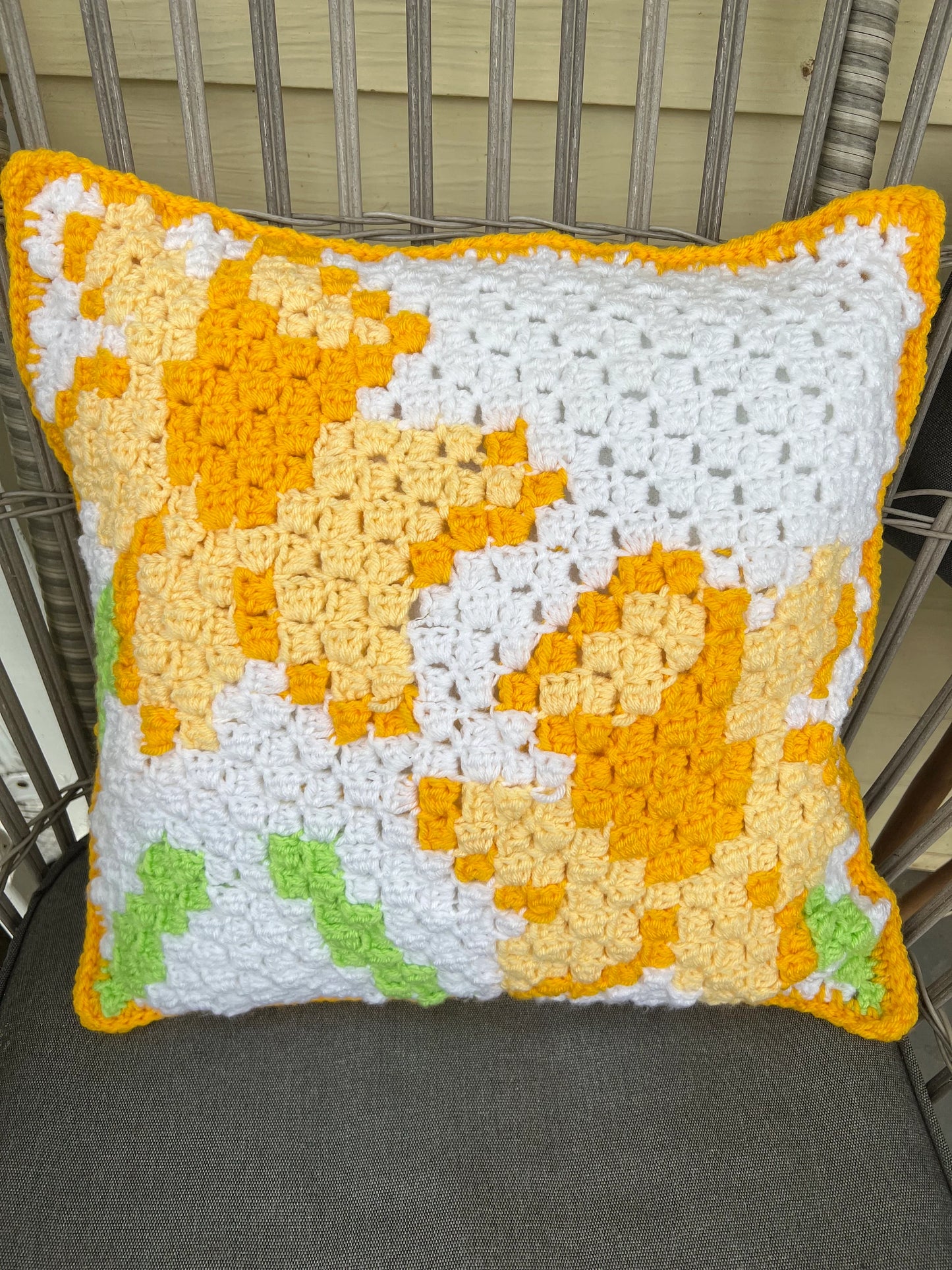 PDF Daffodil Pillow Crochet Pattern. Using the c2c Corner to Corner crochet technique. Spring and Summer flower cushion cover.