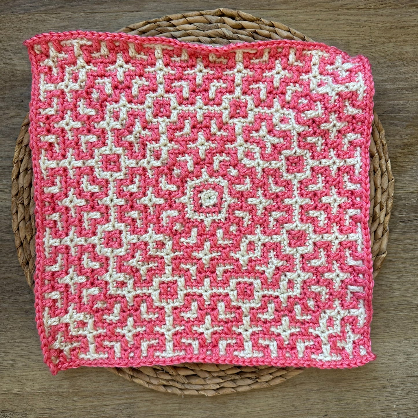 Celtic Knot Square | Mosaic Crochet Pattern in the Round
