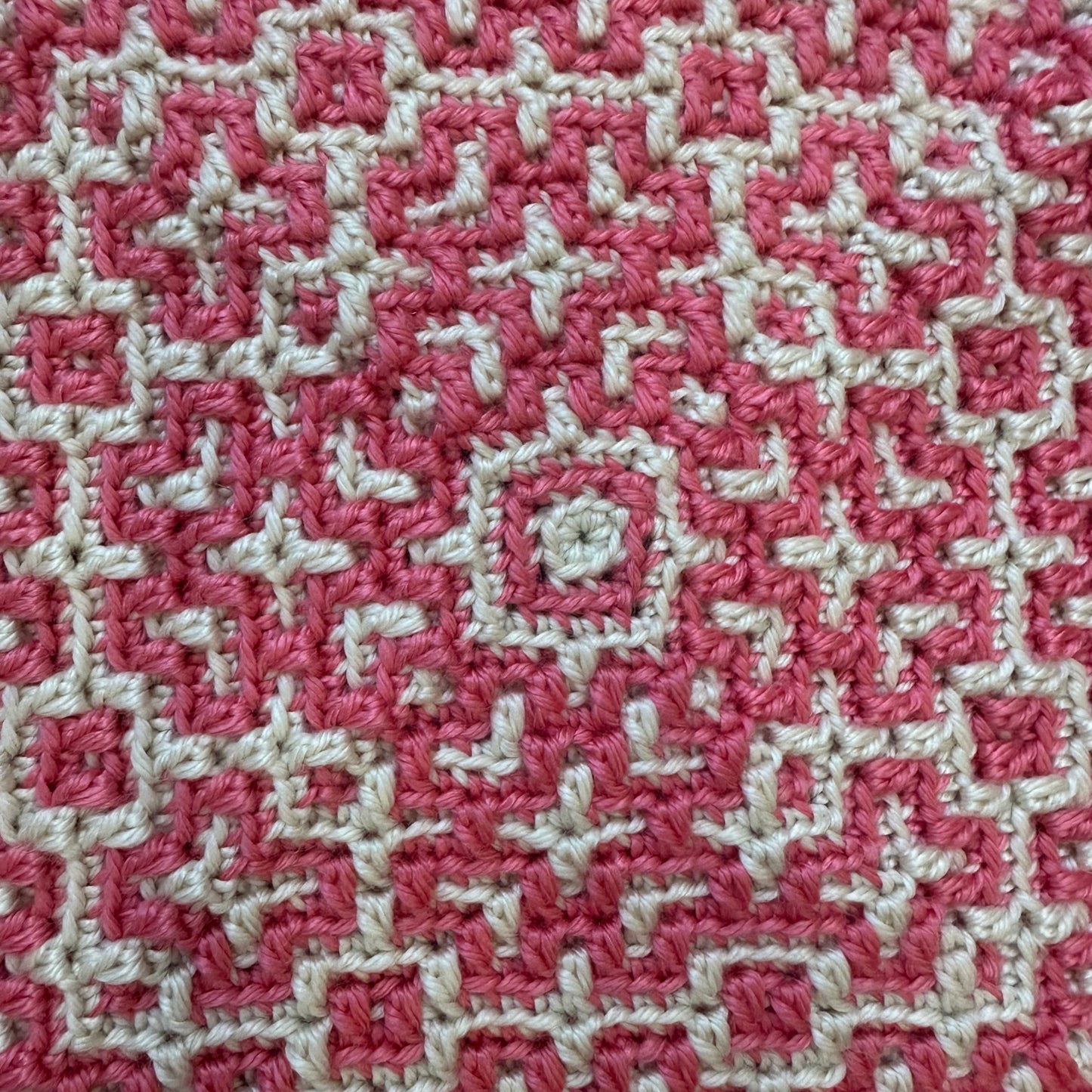 Celtic Knot Square | Mosaic Crochet Pattern in the Round