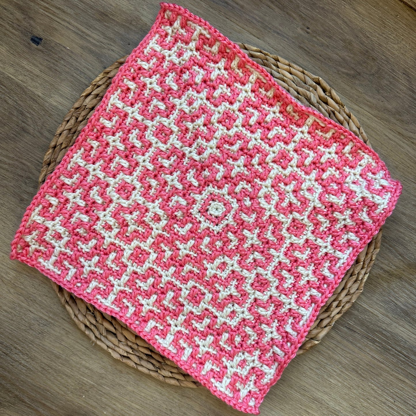 Celtic Knot Square | Mosaic Crochet Pattern in the Round