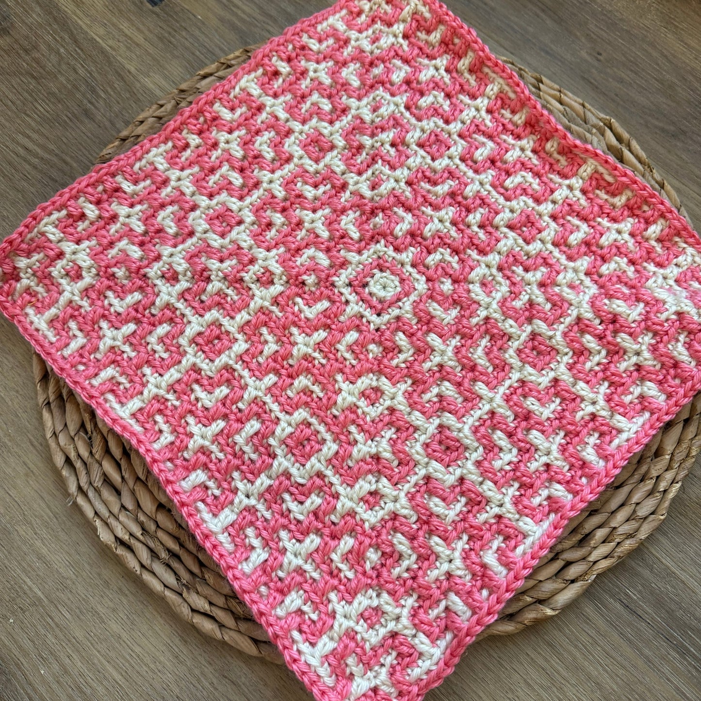 Celtic Knot Square | Mosaic Crochet Pattern in the Round