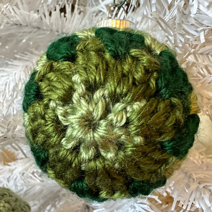 Granny Bauble | Easy Crochet Christmas Ornament Pattern