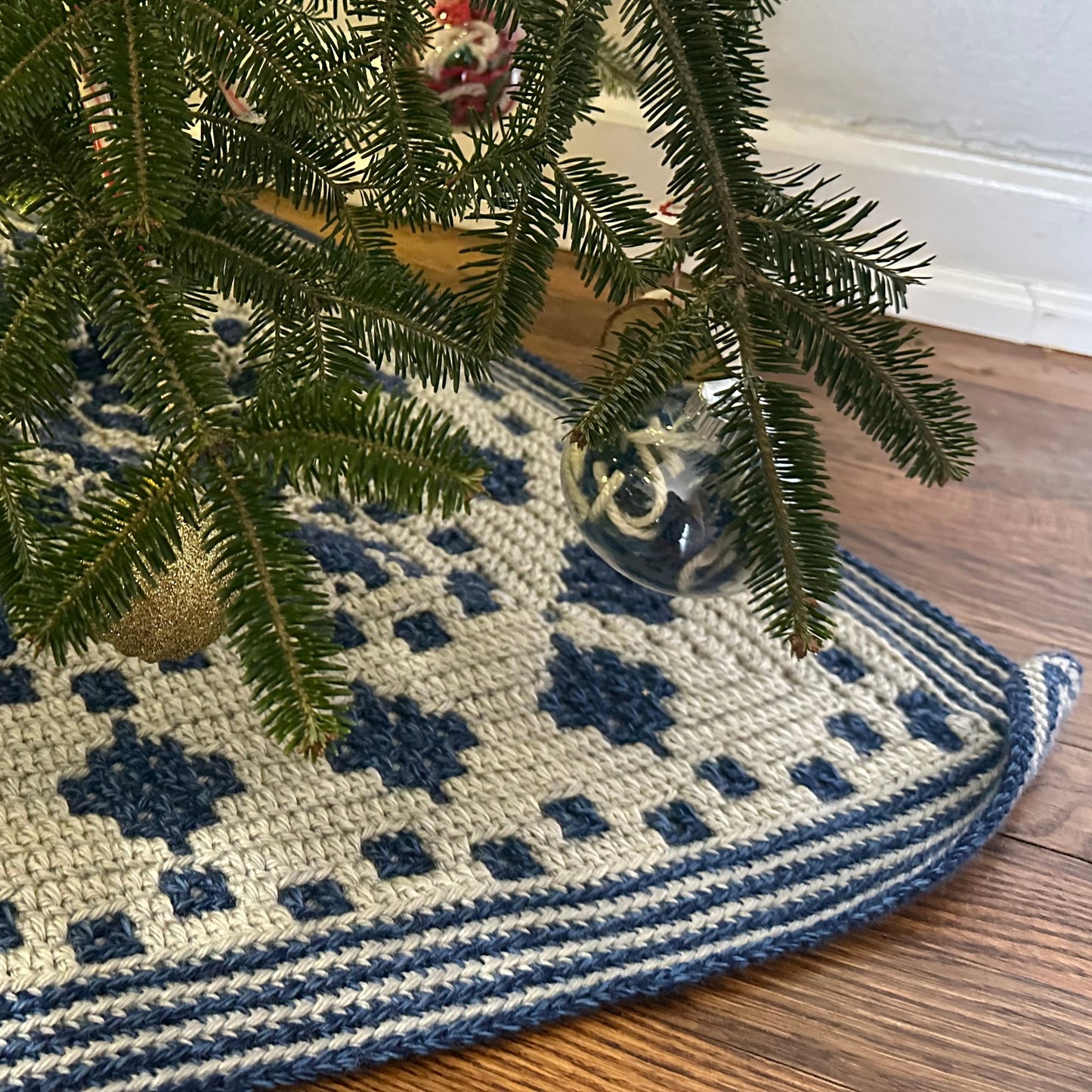 Nordic Star Christmas Tree Skirt - Mosaic Crochet Pattern | PDF