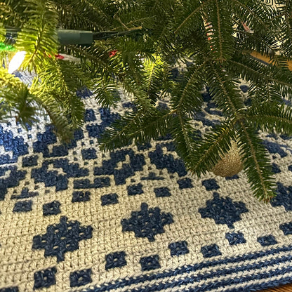 Nordic Star Christmas Tree Skirt - Mosaic Crochet Pattern | PDF