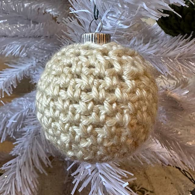 Simple Moss Bauble | Easy Crochet Christmas Ornament Pattern