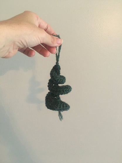 Twisty Tree Ornament | Crochet Christmas Tree Decoration Pattern