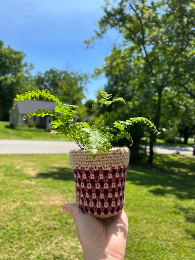 PDF Plant Pot Cover Crochet Pattern using Striped Moss Stitch Crochet. Easy Indoor plant pot cozy pattern that's beginner-friendly