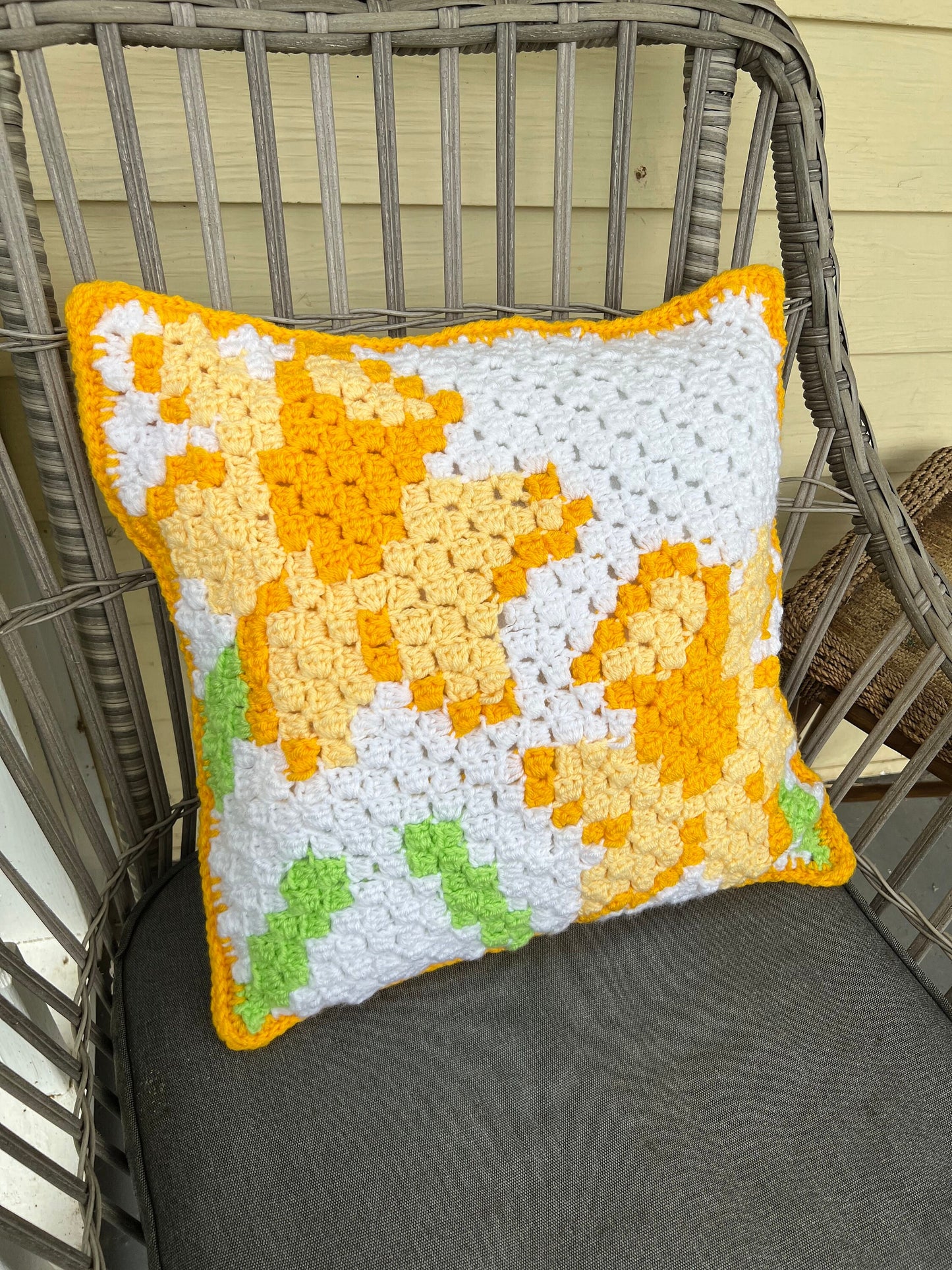 PDF Daffodil Pillow Crochet Pattern. Using the c2c Corner to Corner crochet technique. Spring and Summer flower cushion cover.