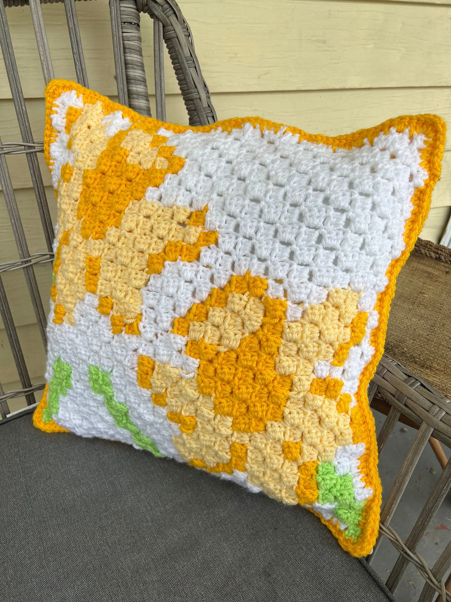 PDF Daffodil Pillow Crochet Pattern. Using the c2c Corner to Corner crochet technique. Spring and Summer flower cushion cover.
