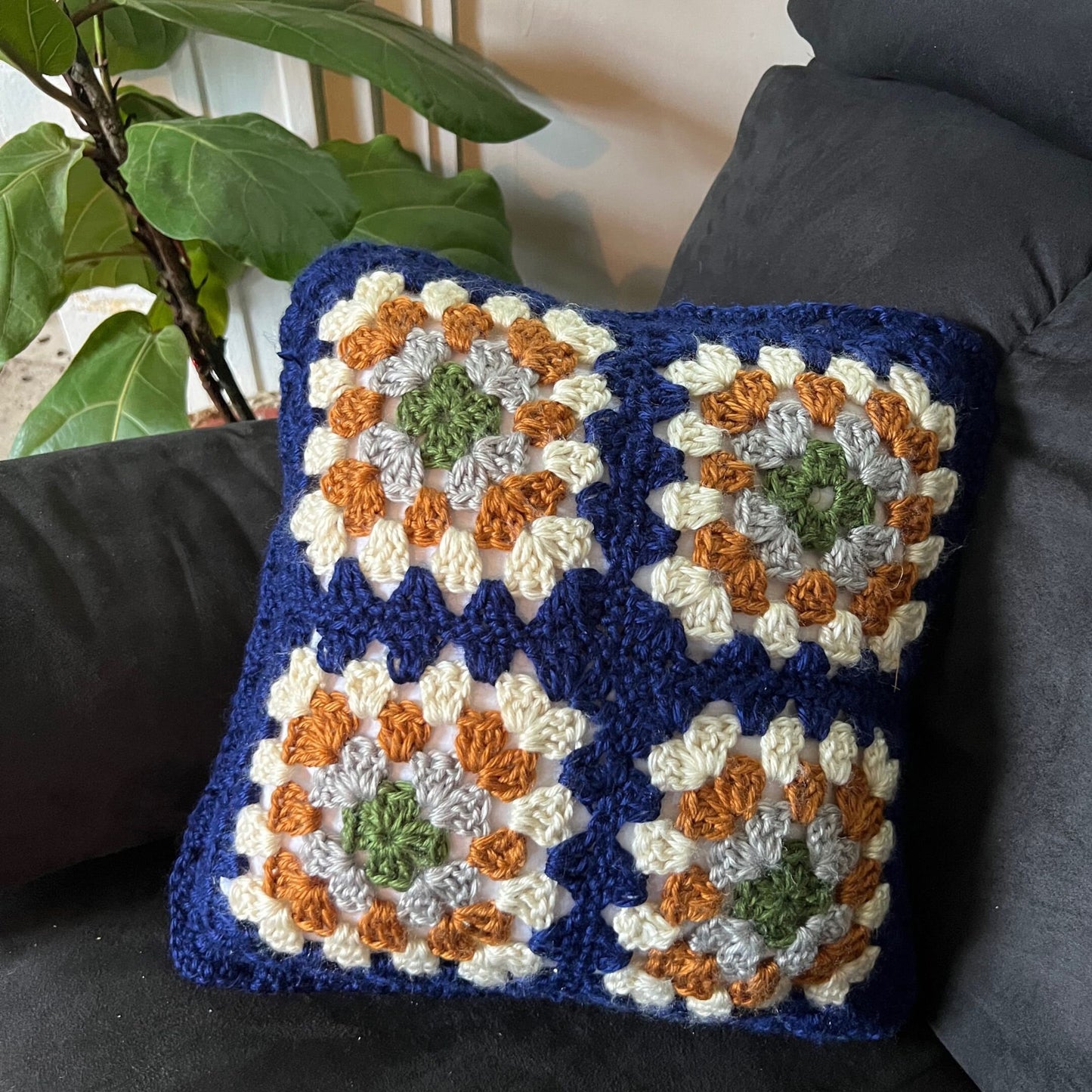 PDF Granny's 4-Square Pillow Crochet Pattern. Granny Square Cushion pattern made with Worsted Yarn. Beginner Easy Throw Cushion pattern