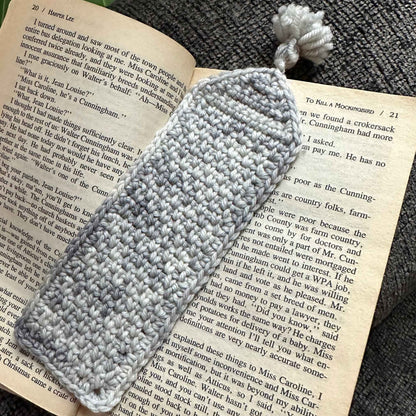 Simple Moss Stitch Bookmark | Easy Crochet Bookmark Pattern