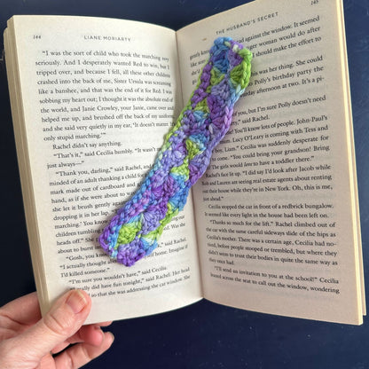 Simple Shell Stitch Bookmark | Easy Crochet Bookmark Pattern