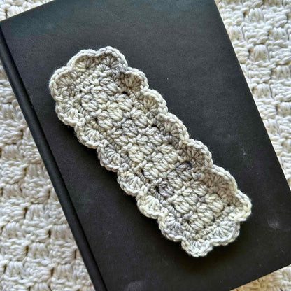 JJ's Bookmark | Easy Cluster Stitch Crochet Bookmark Pattern