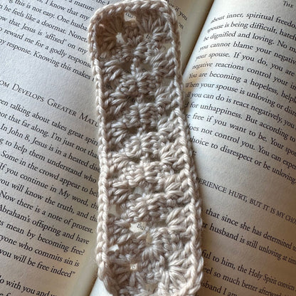 Granny Rectangle Bookmark | Scrap-Busting Crochet Bookmark Pattern